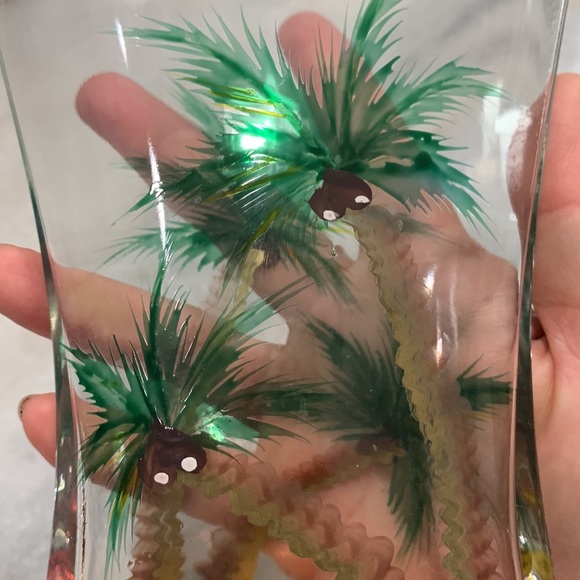 Beautiful Palm Tree Tropical Vase - Picture 8 of 9